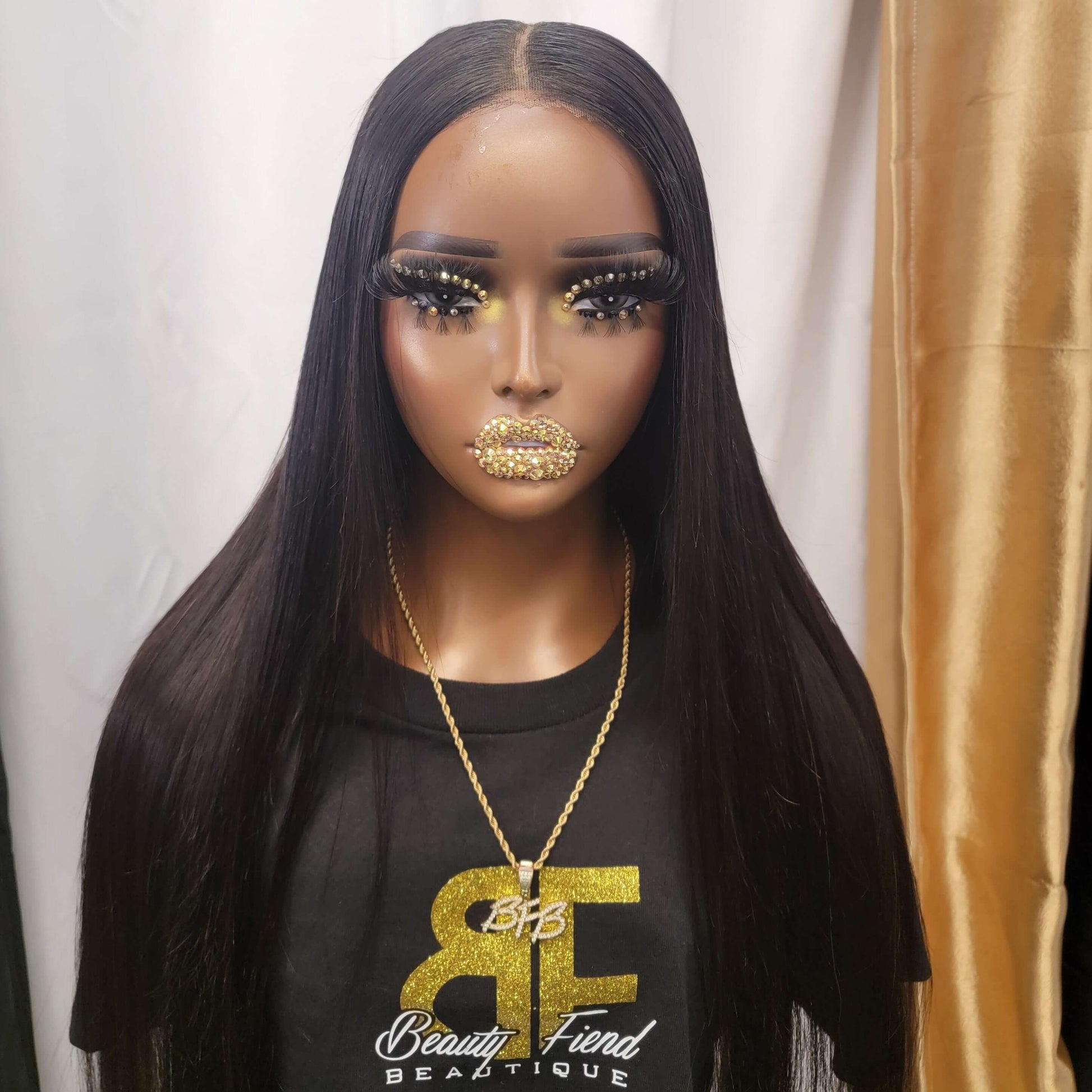 Image of 30' Brazilian Straight wig.
